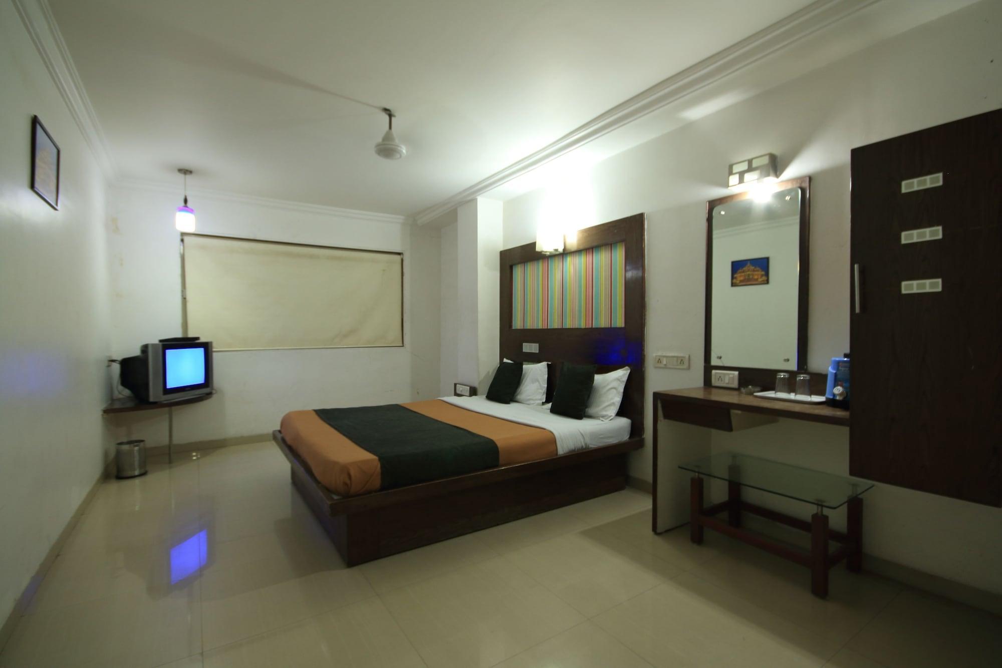 Fabhotel Kadamb Inn Ahmedabad Buitenkant foto