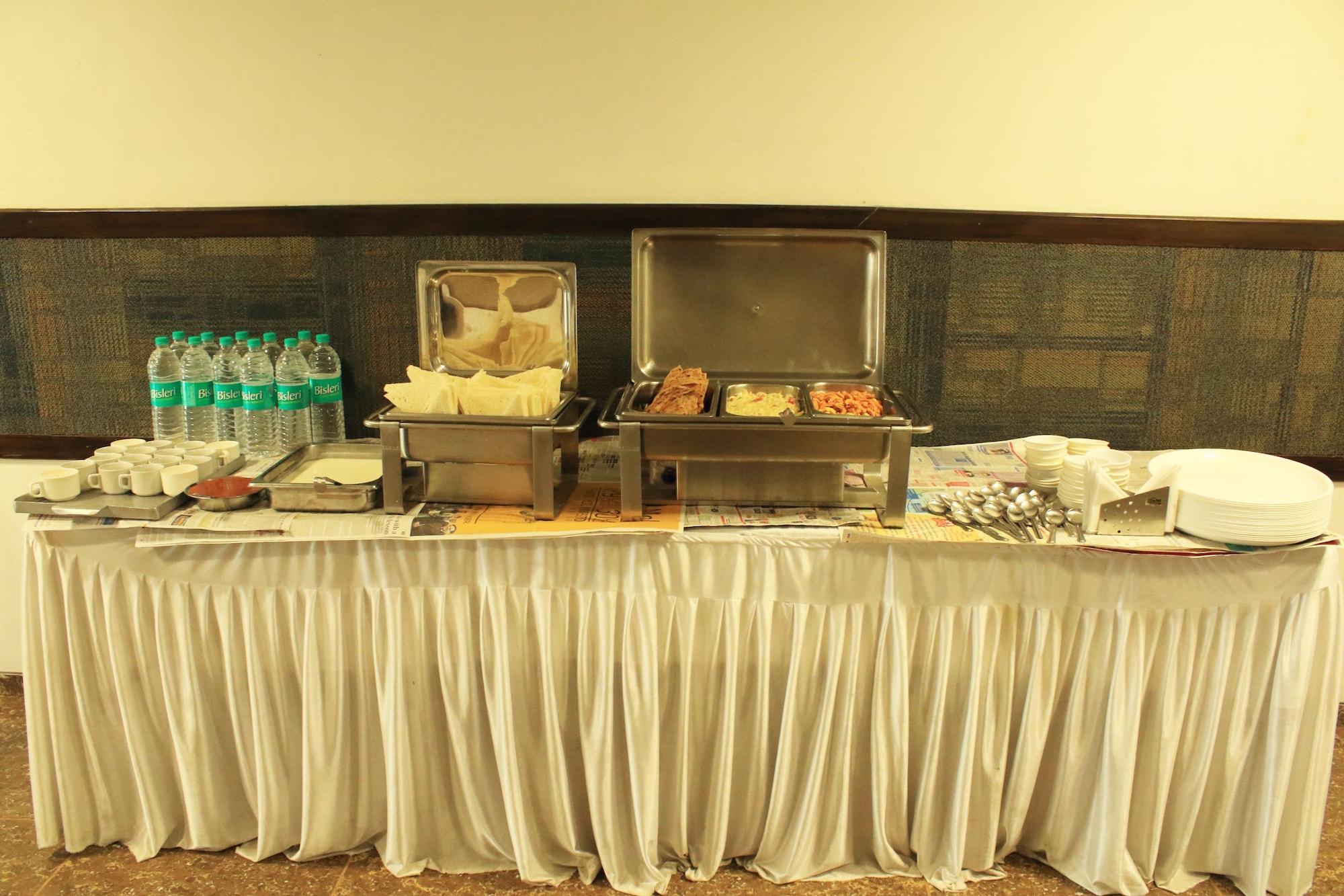 Fabhotel Kadamb Inn Ahmedabad Buitenkant foto