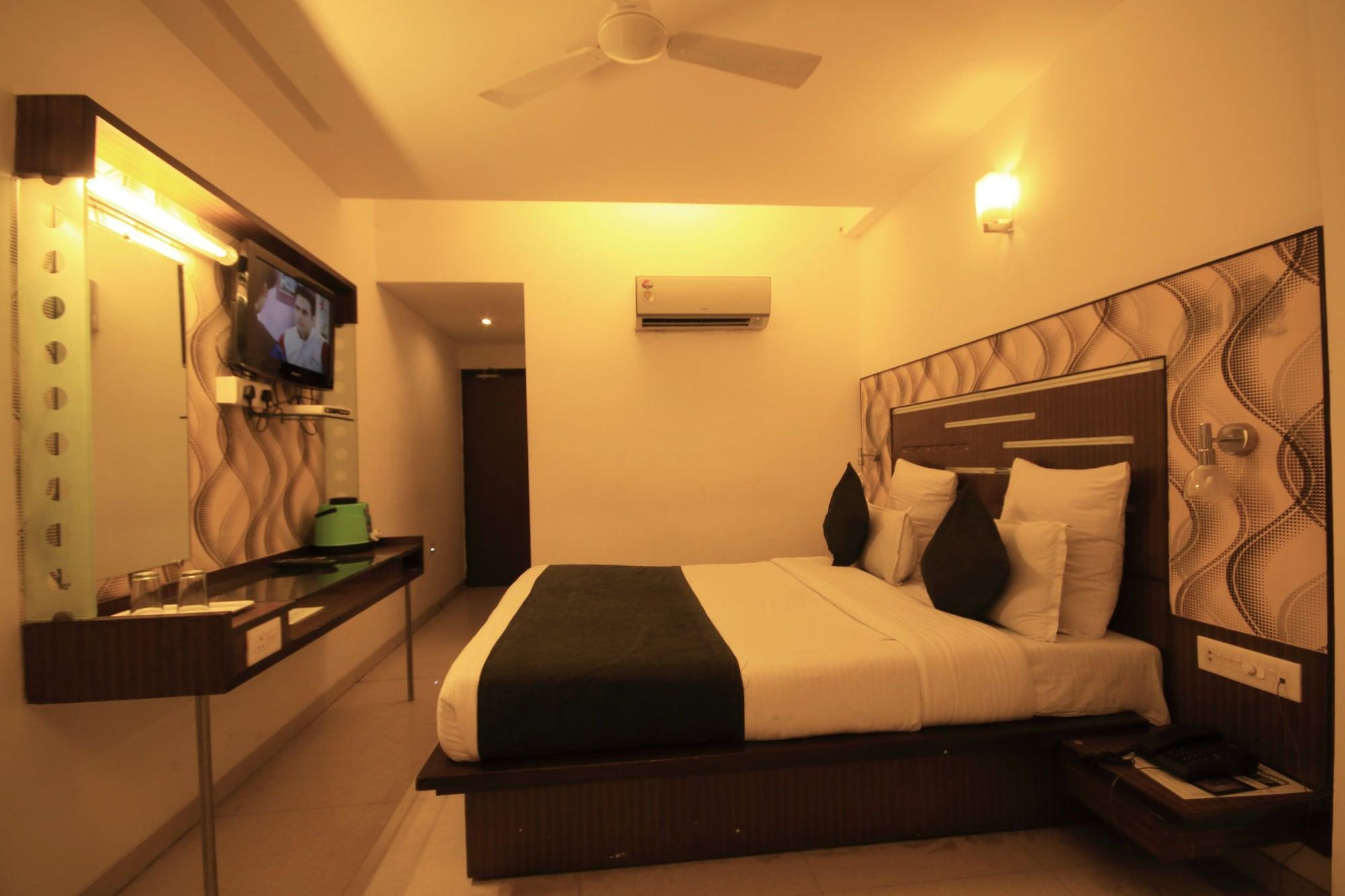 Fabhotel Kadamb Inn Ahmedabad Buitenkant foto