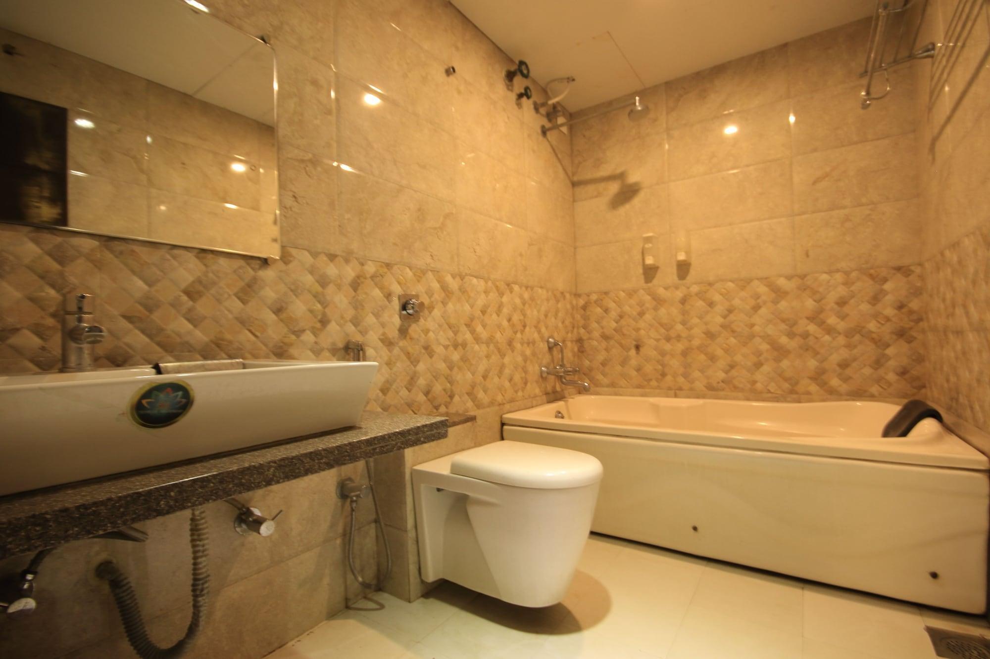 Fabhotel Kadamb Inn Ahmedabad Buitenkant foto