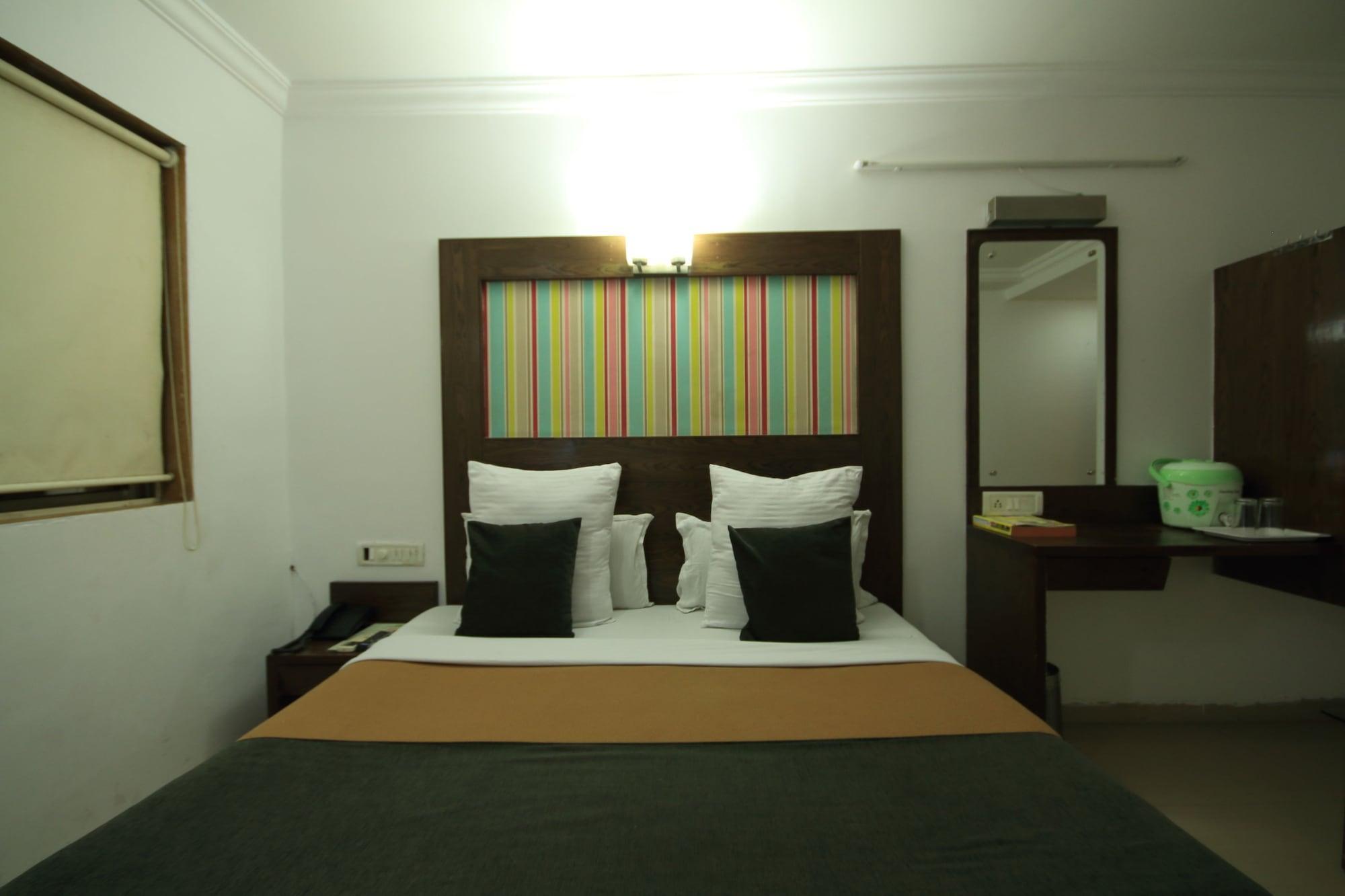 Fabhotel Kadamb Inn Ahmedabad Buitenkant foto