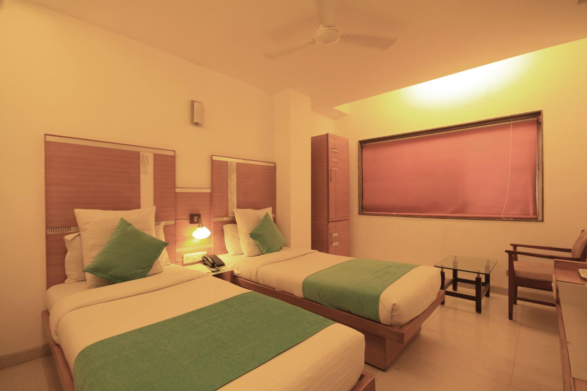 Fabhotel Kadamb Inn Ahmedabad Buitenkant foto