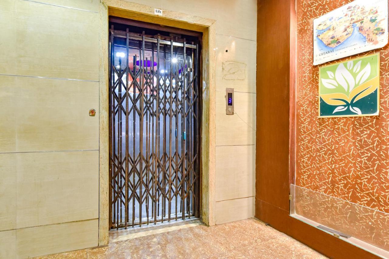 Fabhotel Kadamb Inn Ahmedabad Buitenkant foto