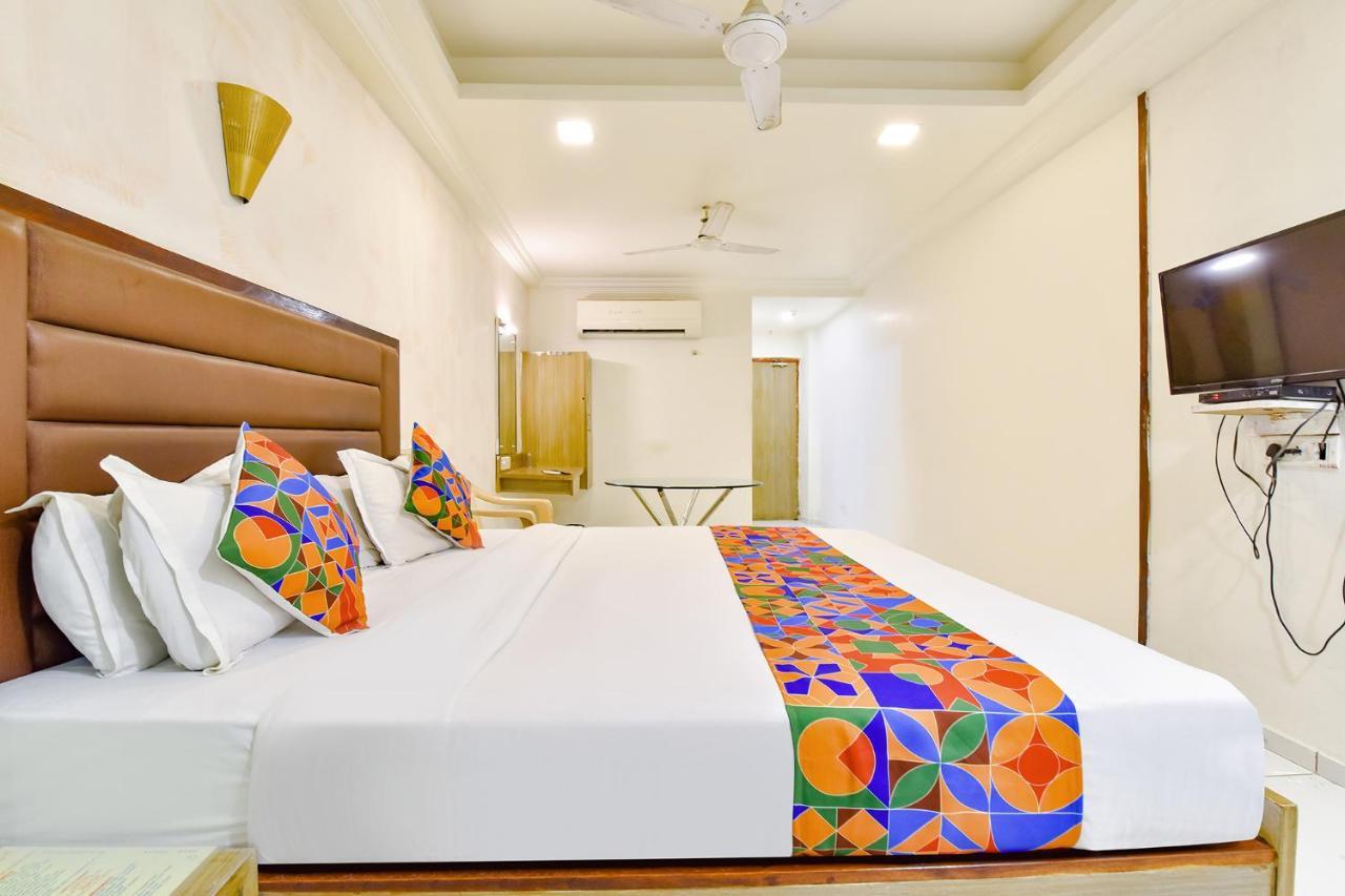 Fabhotel Kadamb Inn Ahmedabad Buitenkant foto